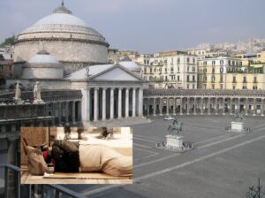 Clochard in piazza Plebiscito, minacce agli studenti a lavoro all'Infopoint