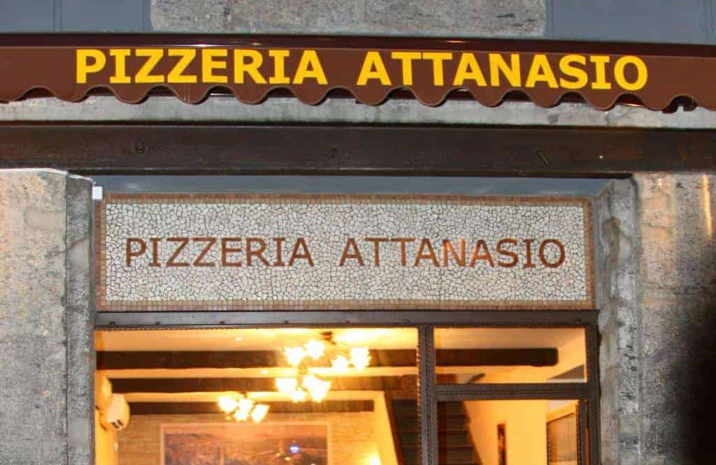 Napoli, non c'è pace per le pizzerie: rapina ad Attanasio