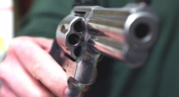2169745_0001_pistola_minacce_rapina