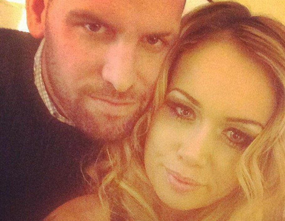 Rapporti intimi in una pizzeria, la polizia contatta la coppia 