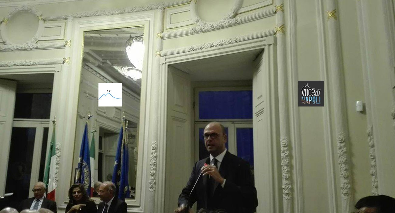 Referendum, Alfano a Napoli: "Chi vota no per far cadere il Governo resterà deluso"