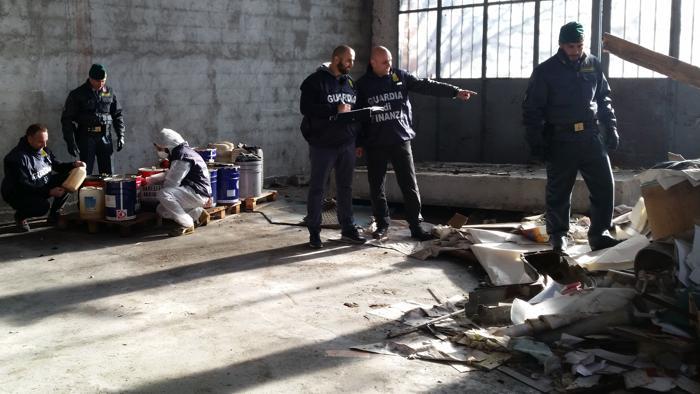 Rifiuti tossici a Ponticelli, arriva il maxi sequestro della Guardia di Finanza