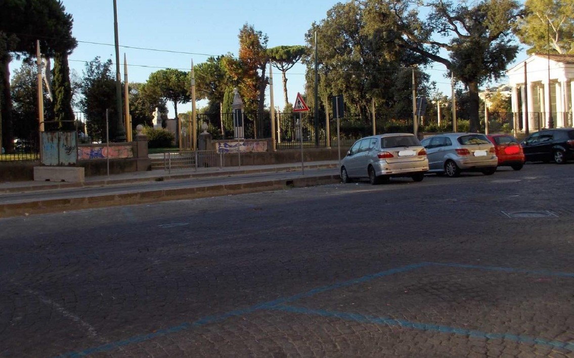Riviera di Chiaia, via i sampietrini: Sovrintendenza dà l'ok per l'asfalto  