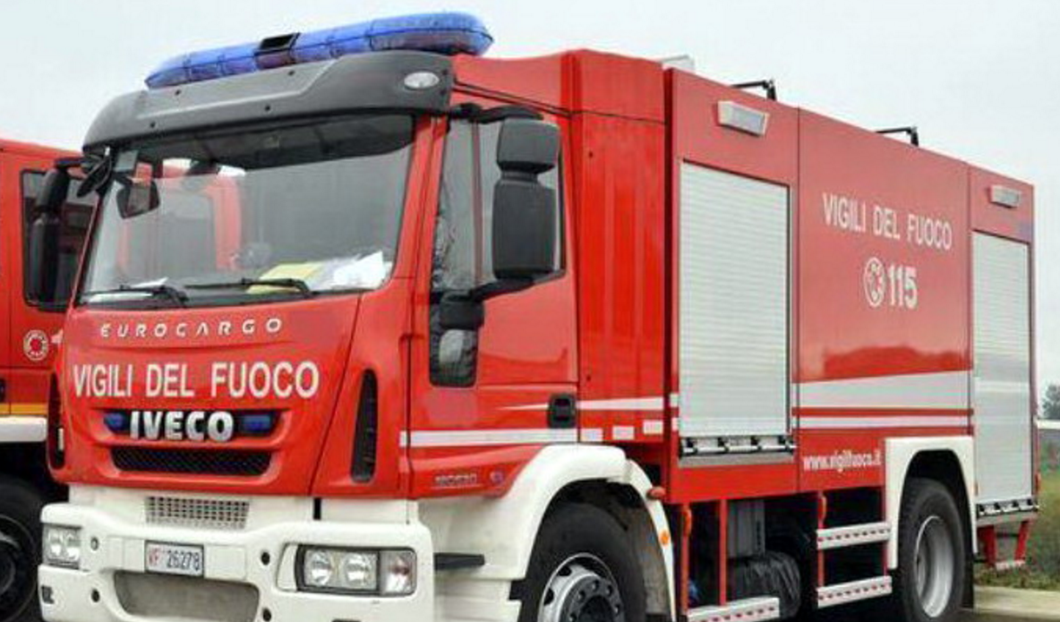 Ruba camion dei Vigili del Fuoco, fermato a Ponticelli