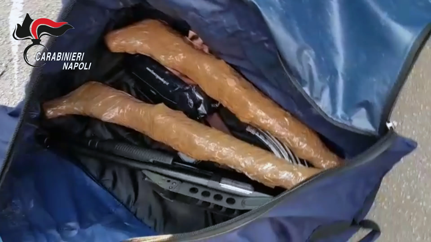 Miano, blitz dei carabinieri: scoperto arsenale nel fortino del clan Lo Russo