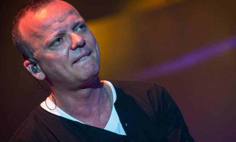 Sorpresa per Gigi D'Alessio, tra i commenti spunta quello di Maradona: "Sei un grande" 