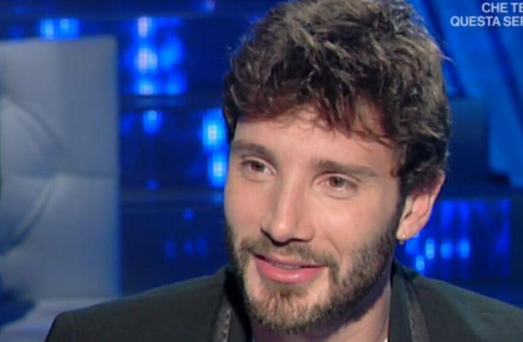 Nota conduttrice televisiva nella vita di Stefano De Martino, scappatella che gli è costata cara?