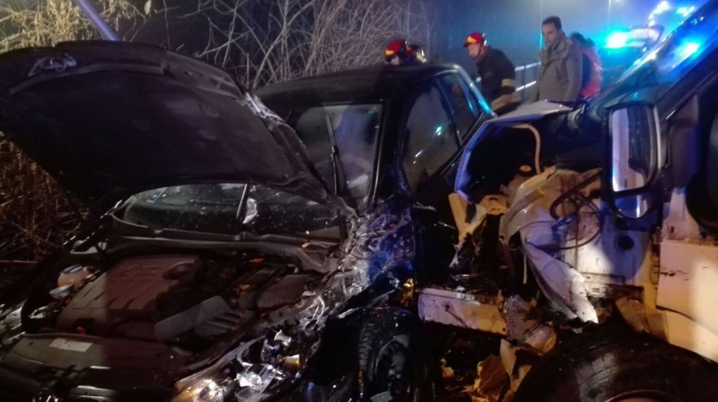 Terribile incidente nei pressi di Giugliano, scontro frontale tra due auto
