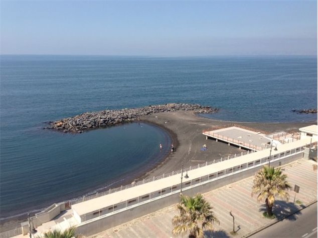 Torre del Greco, arrestato pazzo criminale: era ricercato in tutta Europa