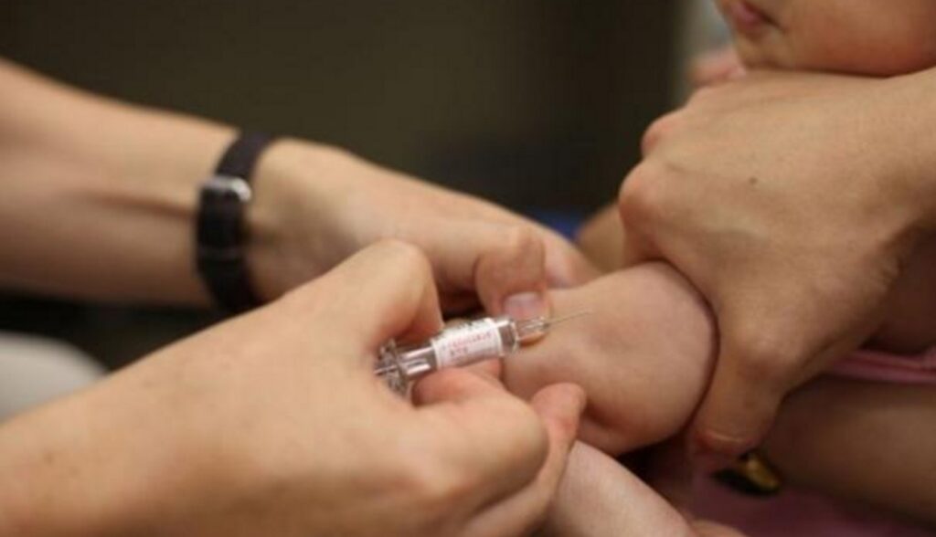 Parte la campagna vaccinale della Regione Campania contro la meningite