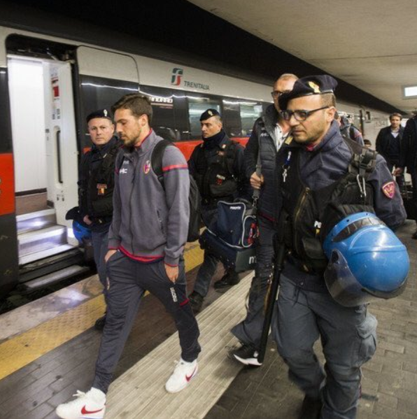 Napoli-Bologna, gli azzurri assaltano i rossoblu allo stadio San Paolo