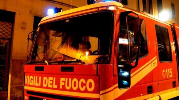 Torre del Greco, lanciata una molotov contro un bar