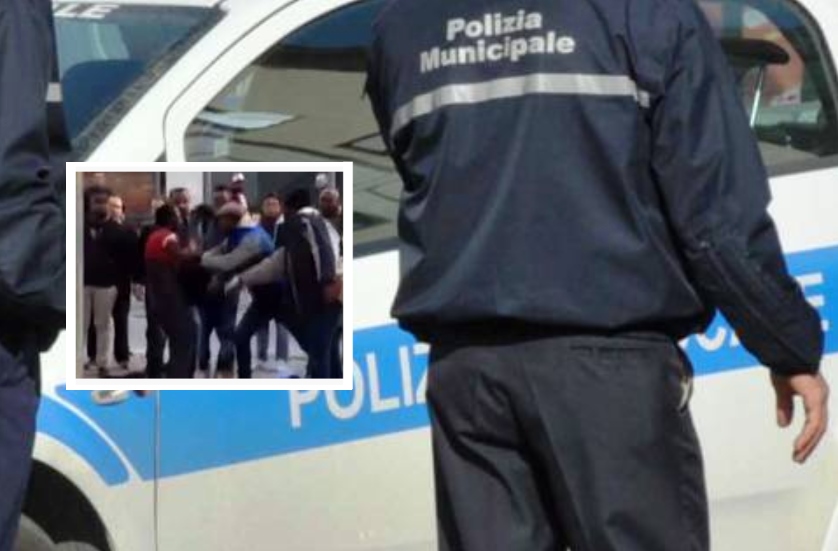 Non vuole dare il cognome del papà alla loro figlia, lui tenta di strangolarla in Comune