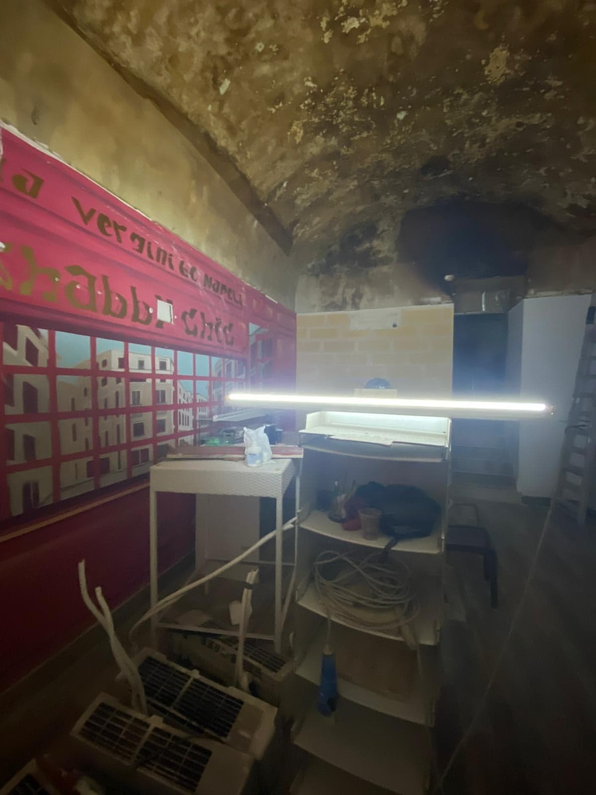 Apre il bar bruciato dalla camorra, Eduardo Di Napoli: "Non abbandonatemi"