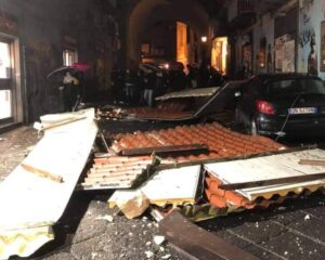 Napoli, danni anche al centro storico: tutta la città in ginocchio dopo il temporale