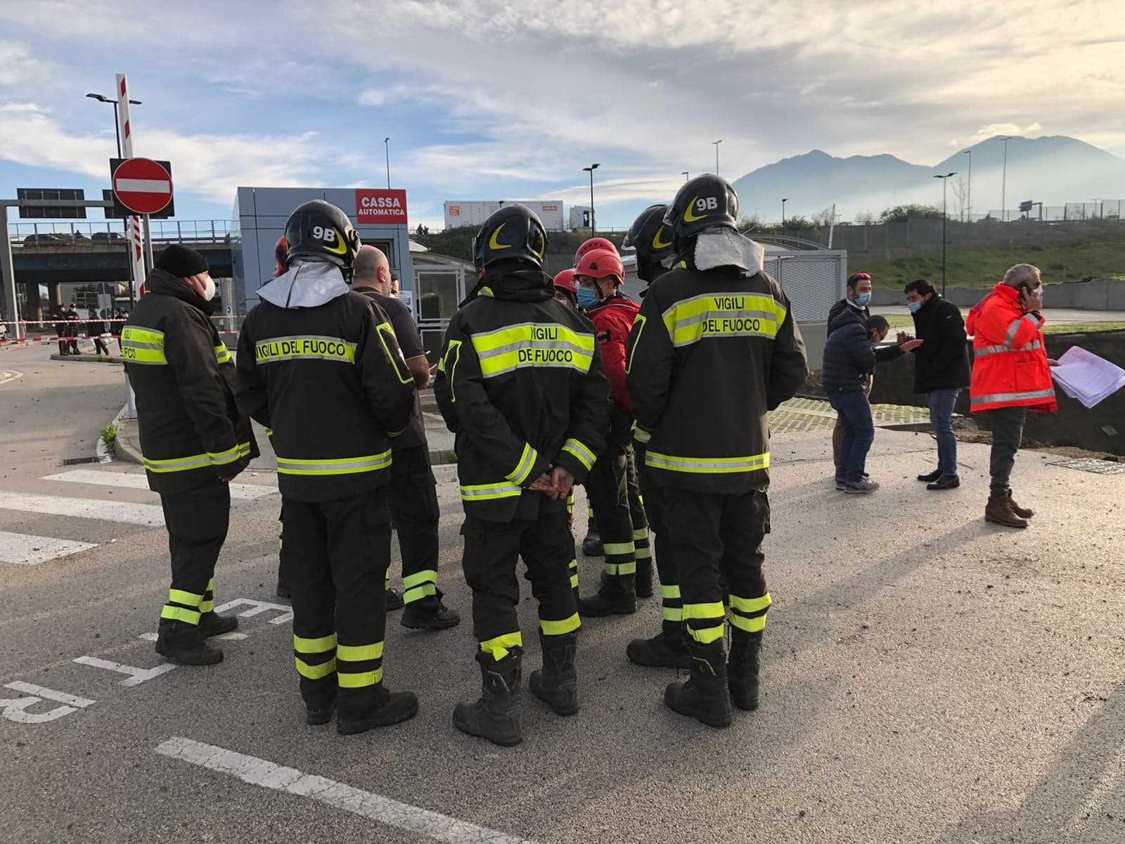 L'esplosione, il boato e la voragine: cosa è successo all'Ospedale del Mare 
