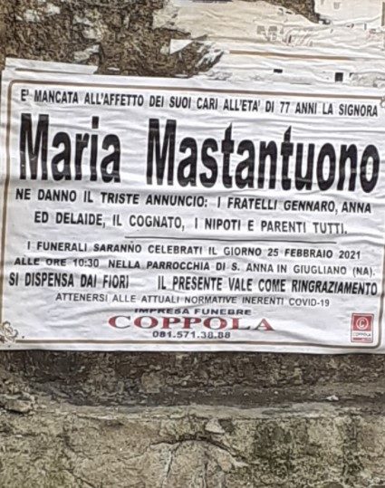 Lutto a Giugliano, per la morte della signora Maria Mastrantuono, trovata questa mattina senza vita all'interno della sua abitazione. La signora Maria era amata e conosciuta da tutti in città. Sorridente e sempre in compagnia del suo cane, era un volto noto di Giugliano.