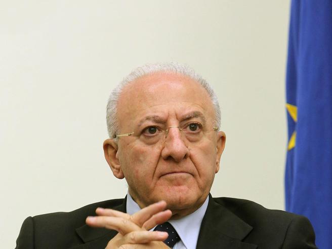 Covid in Campania, l'ordinanza di De Luca: "Vietati gli spostamenti tra province" 