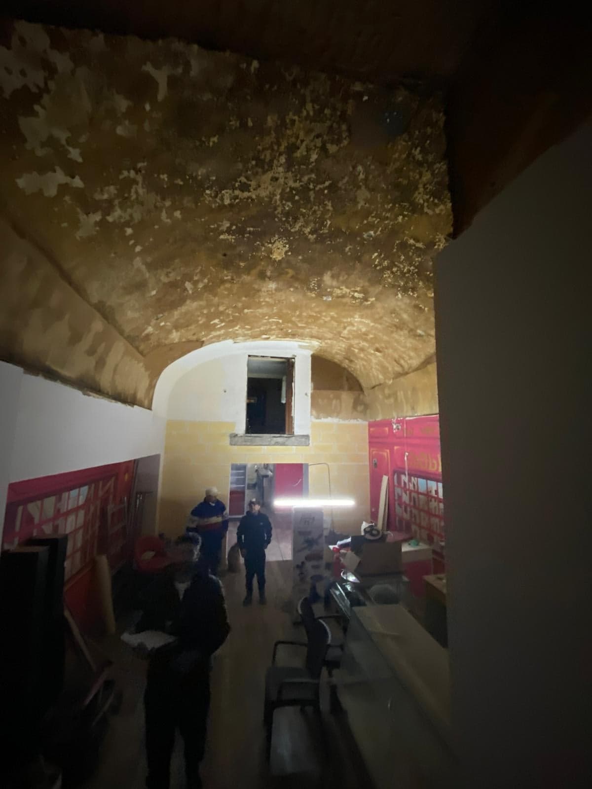 Apre il bar bruciato dalla camorra, Eduardo Di Napoli: "Non abbandonatemi"