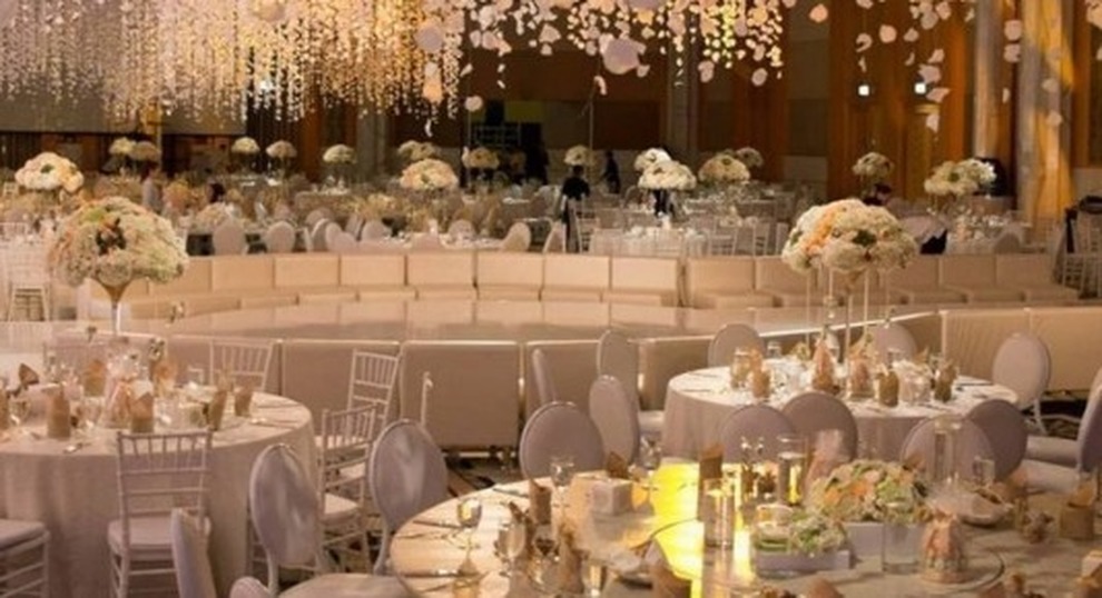 Chiusi tre locali nel Napoletano: matrimonio con 120 persone e party in discoteca senza mascherine