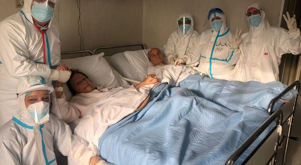 Napoli, l'amore di Giuseppe e Maria supera il Covid: 62 anni di nozze in clinica