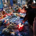 Napoli dà il suo addio a Diego, folla e commozione all'esterno del San Paolo