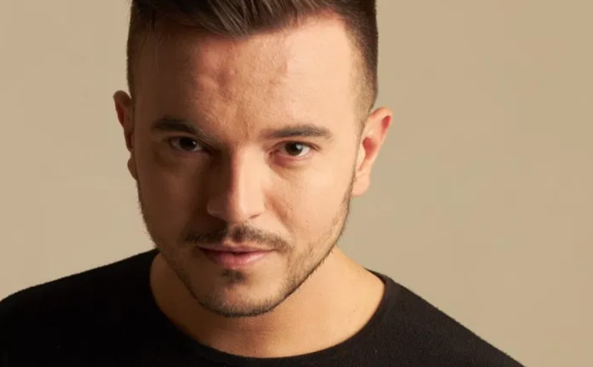 Andrea Sannino positivo al Covid, l'annuncio del cantante: "Avevo la febbre"