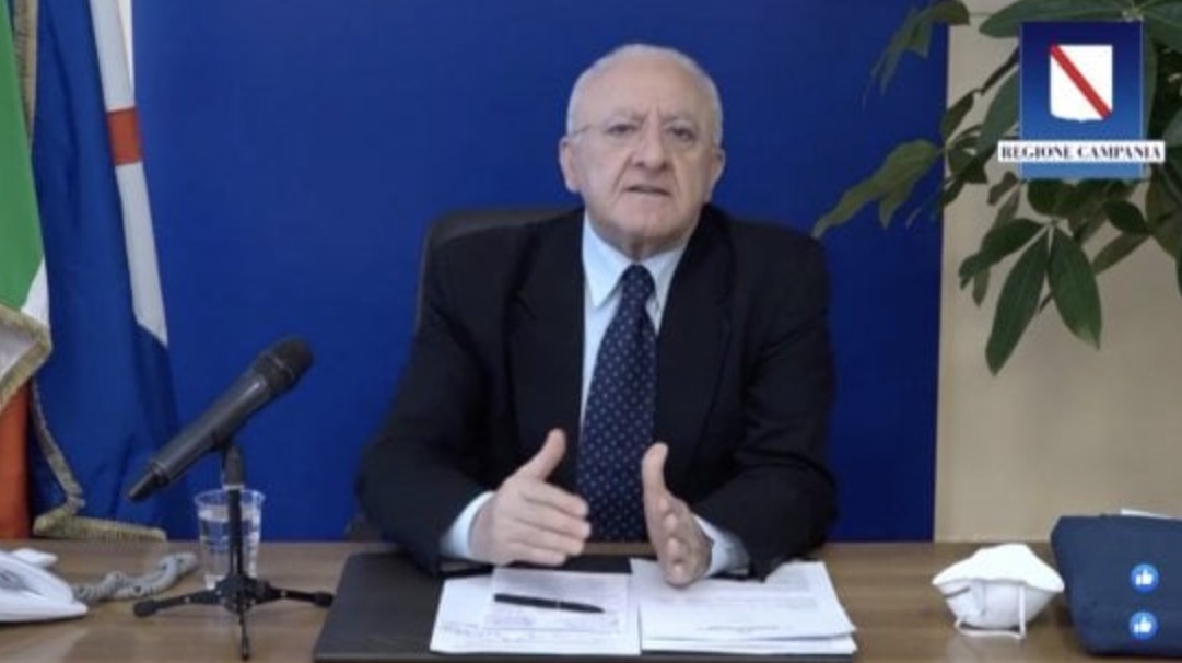 Aumento dei contagi in Campania, l'appello di De Luca Servono più medici e infermieri volontari