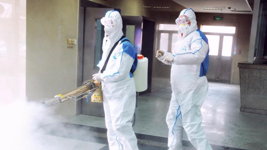 Paura in una scuola a Casal di Principe, insegnante con febbre e tosse è grave al Cotugno