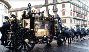 Funerali con carrozza e cavalli a Napoli