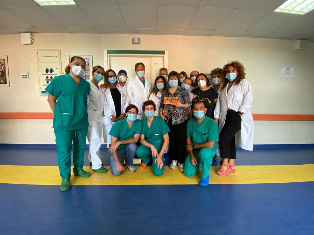 L’intervento è troppo complesso, nessuno vuole operarla. Poi, la svolta, al Pascale