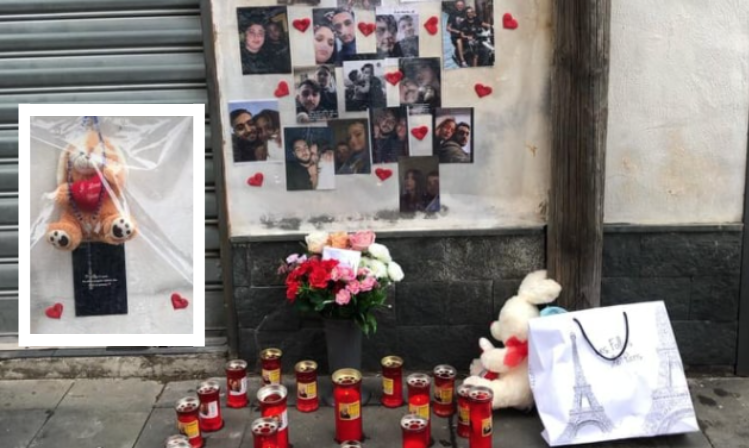 Napoli, la veglia per Luigi: fiori e candele per il giovane morto per una rapina