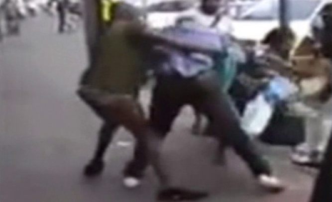 Lite finisce nel sangue in Campania, duello con bottiglie di vetro: un giovane in coma, l'altro può perdere un occhio