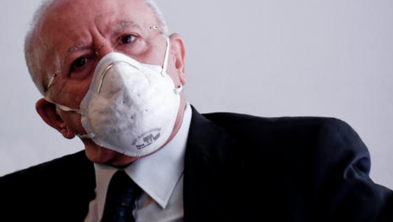 Niente controlli e l'incubo del lockdown, l'appello dei commercianti a De Luca: "Pronti a ribellarci"