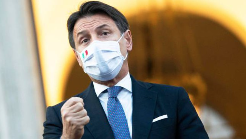 Allarme Covid in Italia, scatta il piano 'B' del Governo: nel mirino scuole, palestre e convegni