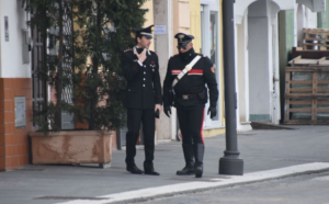 Si comporta come a casa ma è un hotel, giovane 'occupa' albergo chiuso del Napoletano