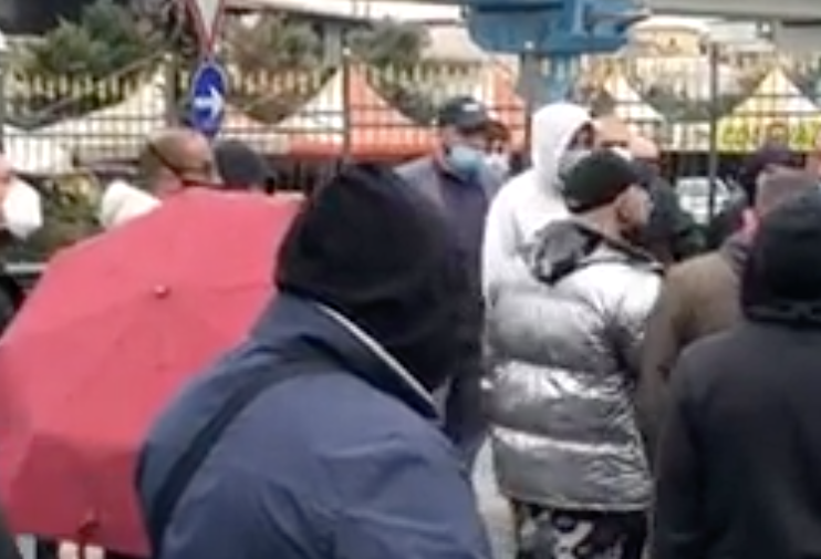 No al lockdown, proteste anche a Chiaiano: caos e blocchi stradali