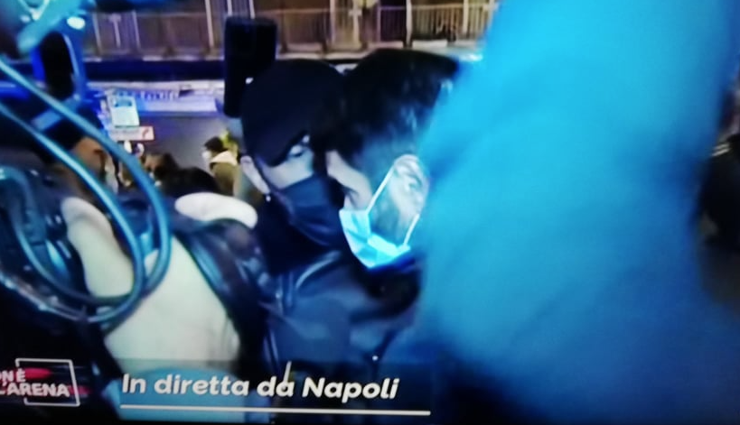 Napoli, corteo fermato dalle forze dell'ordine: "Non potete andare alla Regione"