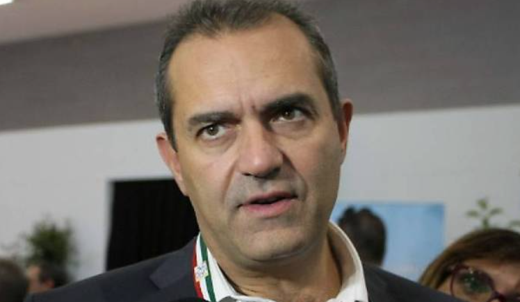 De Magistris prima scrive al Ministro Speranza e poi annuncia: "Presto sarà lockdown"