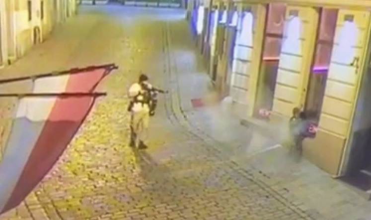 Vienna, attacco all'esterno di una sinagoga: sette morti. Uomo in fuga dopo l'attentato