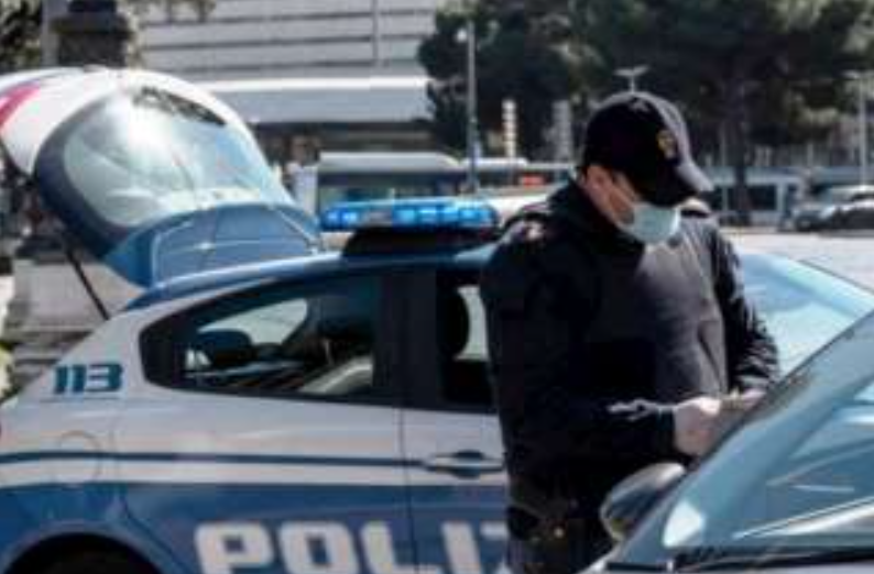 Napoli, è positiva al Covid e va in giro in auto: beccata dalla Polizia in tangenziale