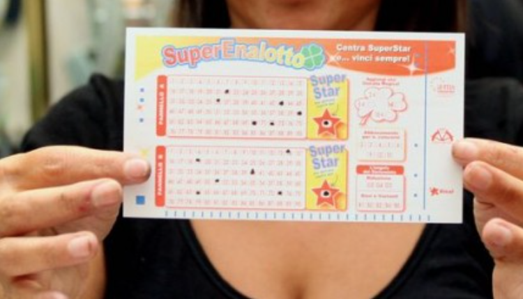 La dea bendata bacia Napoli e la sua provincia con tre vincite al SuperEnalotto