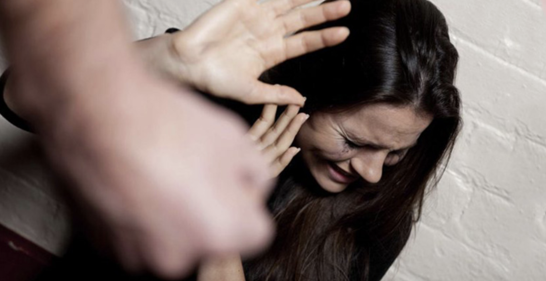 Follia nel Casertano, picchia la figlia per le foto su Instagram