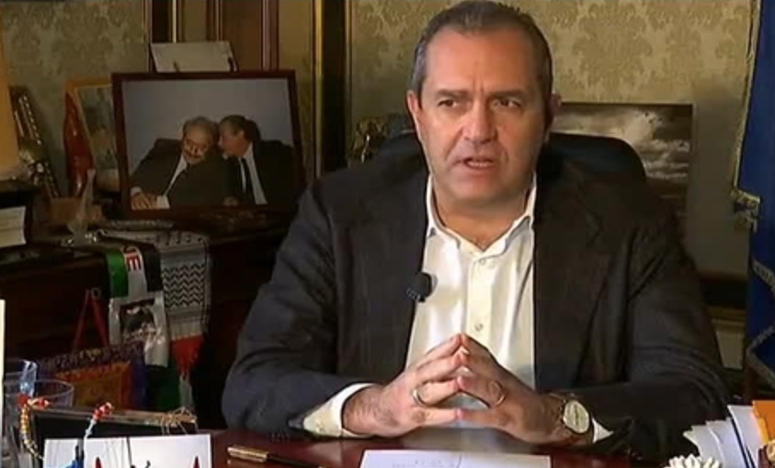 De Magistris è salvo e Napoli evita il commissariamento: approvato il bilancio