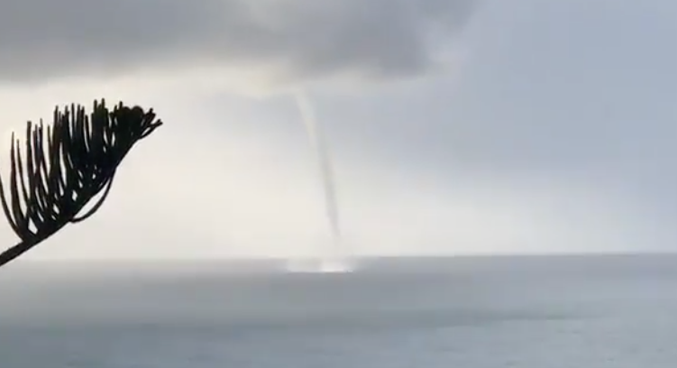 Tromba d'aria sulle coste di Marina di Camerota, il video è virale