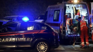 Dramma a Salerno, cade dal tetto mentre lo ripara: morto operaio di 47 anni
