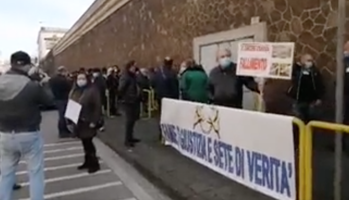 Carcere di Poggioreale, presidio contro l'emergenza Covid: "Giustizia e verità"