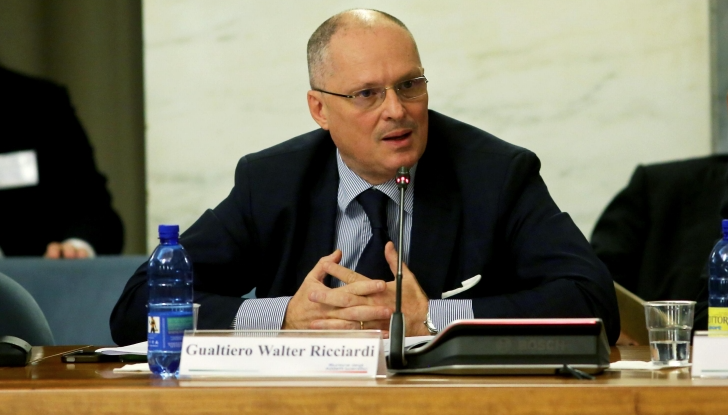 Variante del virus, Ricciardi avverte: "Rischio lockdown nazionale e le scuole non apriranno"