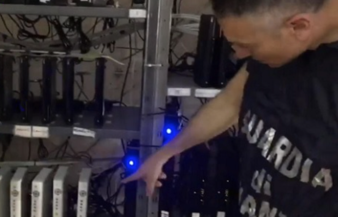 'Pezzotto', non solo a Napoli: 2 milioni di inglesi lo hanno usato per guardare la Premier