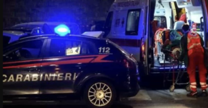 Lite in famiglia finisce nel sangue, convivente ferito all'addome con coltello e cavatappi